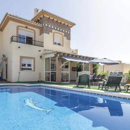 Large 4 Bedrooms - 250m Playa Villa Marbella