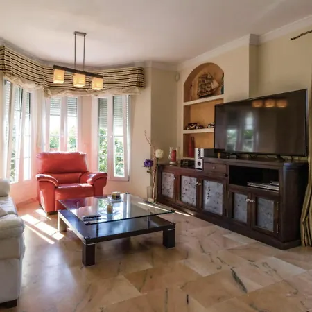 Villa Large 4 Bedrooms - 250m Playa