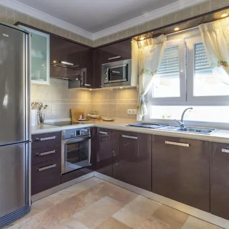 Large 4 Bedrooms - 250m Playa * Marbella