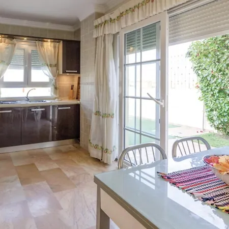Large 4 Bedrooms - 250m Playa
