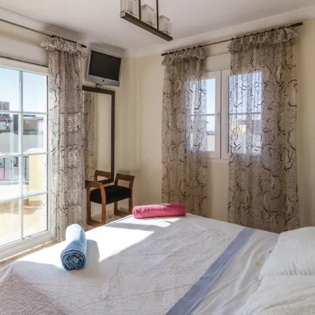 Villa Large 4 Bedrooms - 250m Playa Marbella